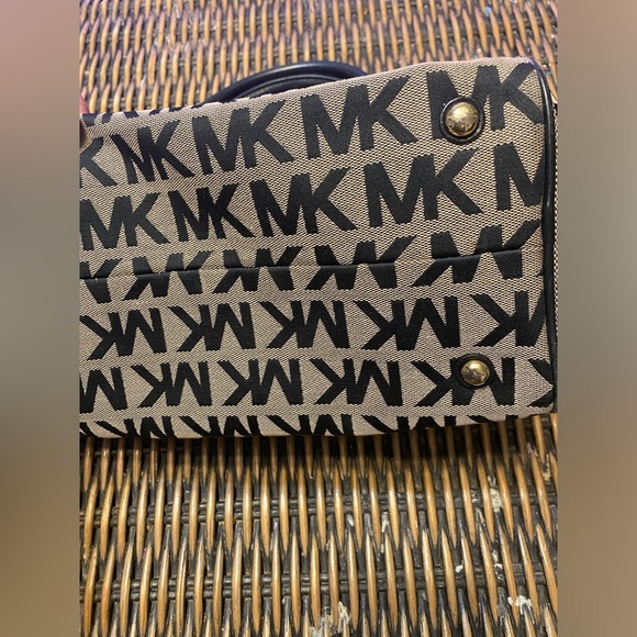 FIRE SALE 🔥🔥 Michael Kors MK Satchel Bowling Bag Tote Medium/Large Size - Picture 6 of 15